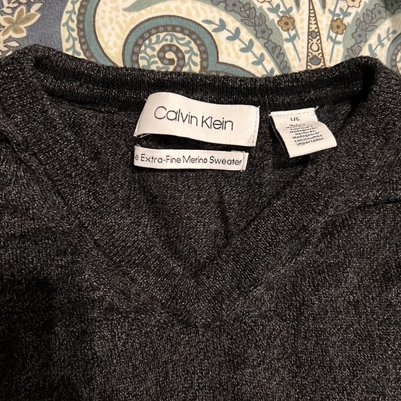 Mens Calvin Klein V-Neck - Picture 2 of 3